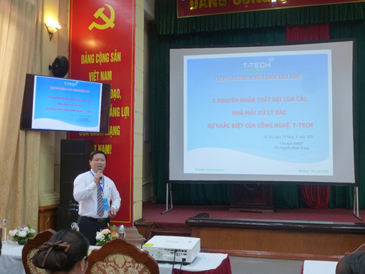 S. Nguyễn Đình Trọng trình bày tham luận tại "Hội thảo 4 nhà…"