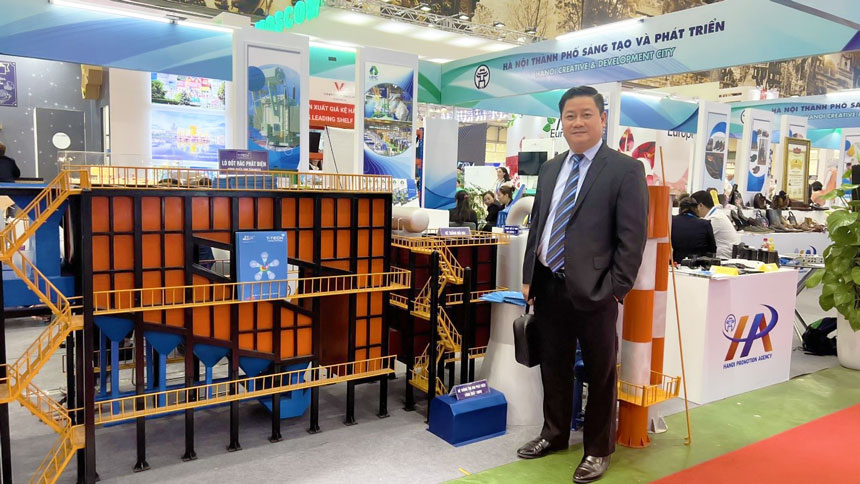TS. Nguyễn Đình Trọng – CTHĐQT T-Tech Việt Nam tham quan gian hàng tại hội chợ