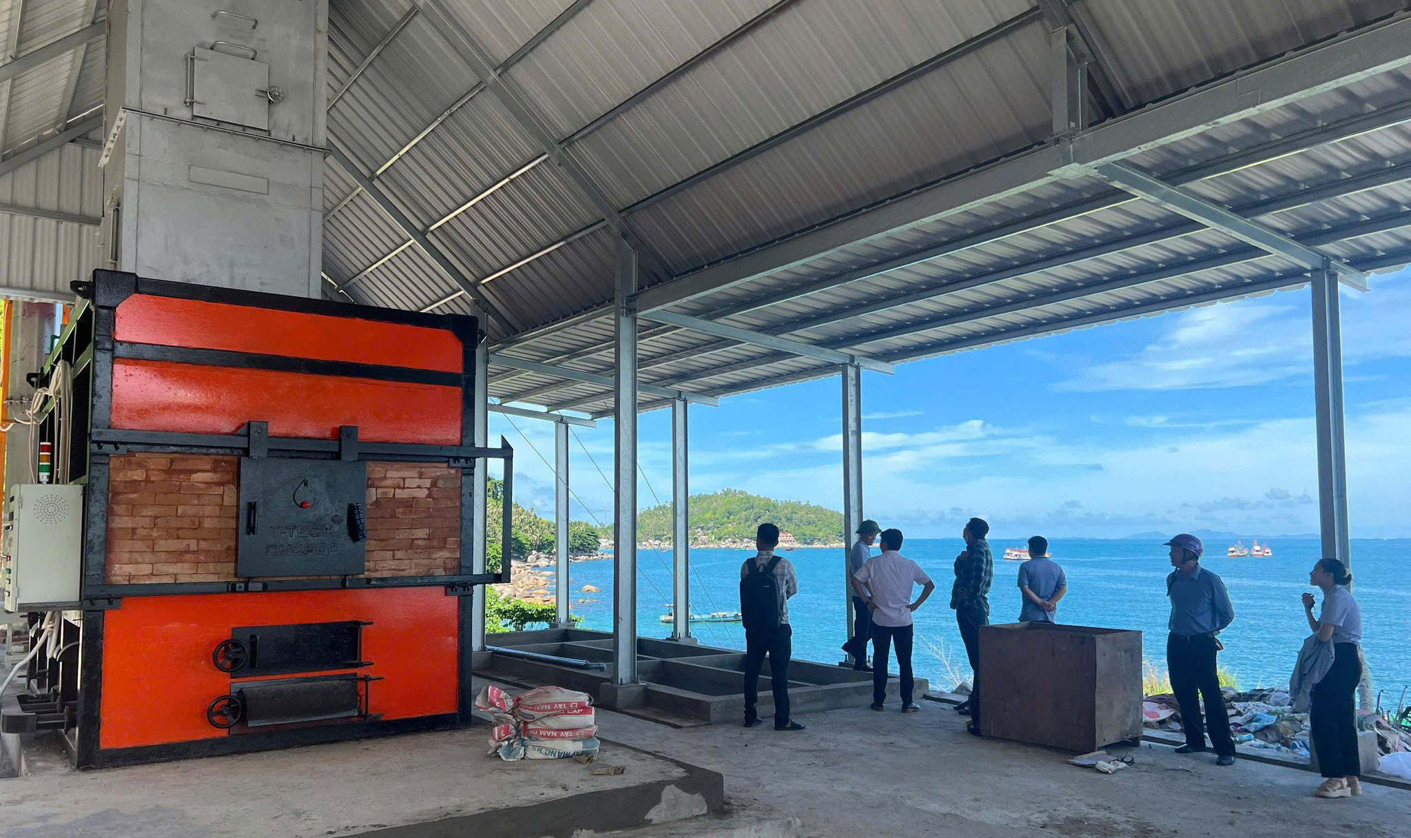 Lò đốt rác tại xã Lại Sơn là công trình thứ 7 mà Tập đoàn Công nghệ T-TECH Việt Nam thực hiện tại Kiên Giang